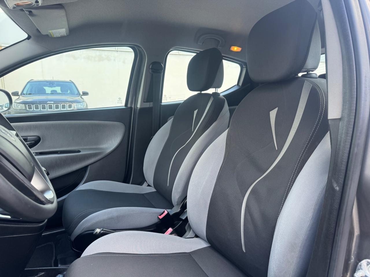 Lancia Ypsilon 1.2 GPL 69CV Ecochic 2012