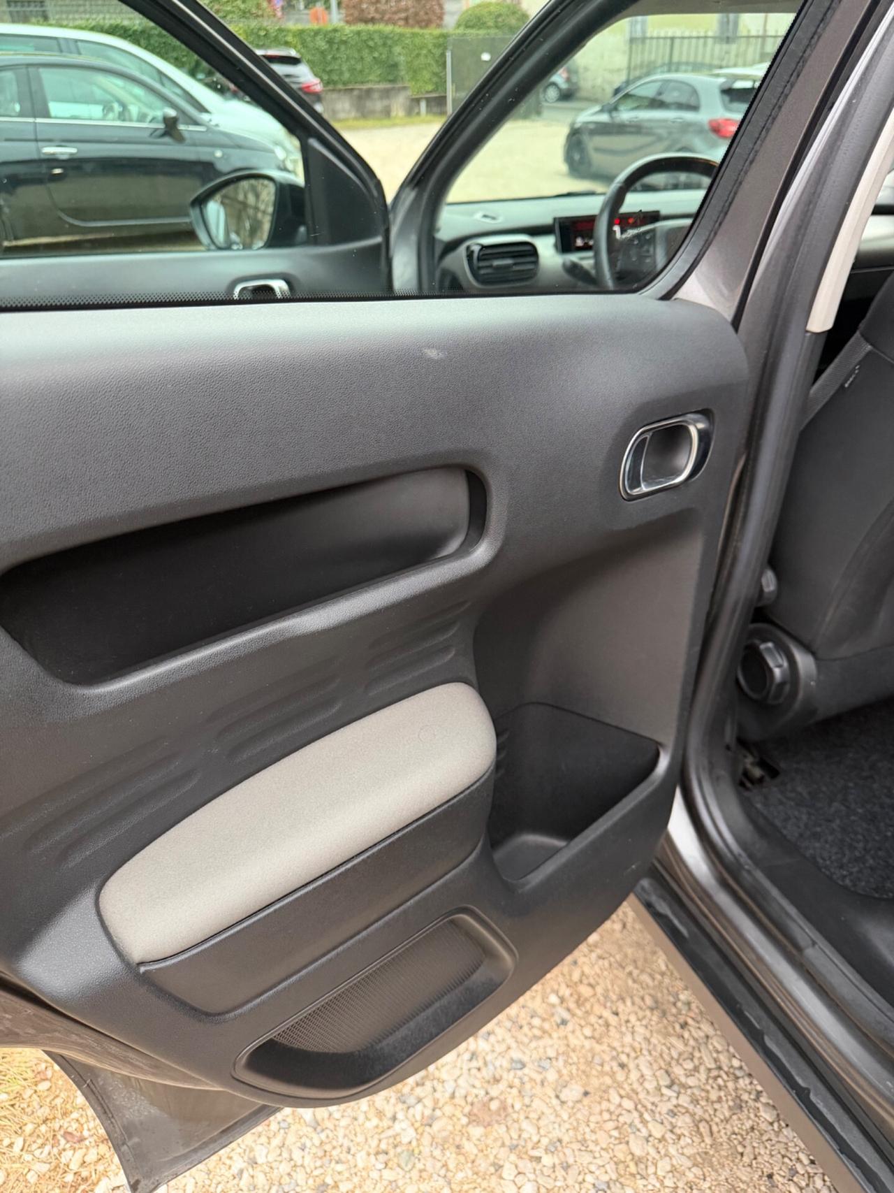 Citroen C4 CACTUS BLUEHDi 100 SHINE KMCERT