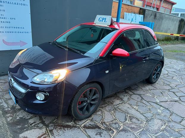 Opel adam