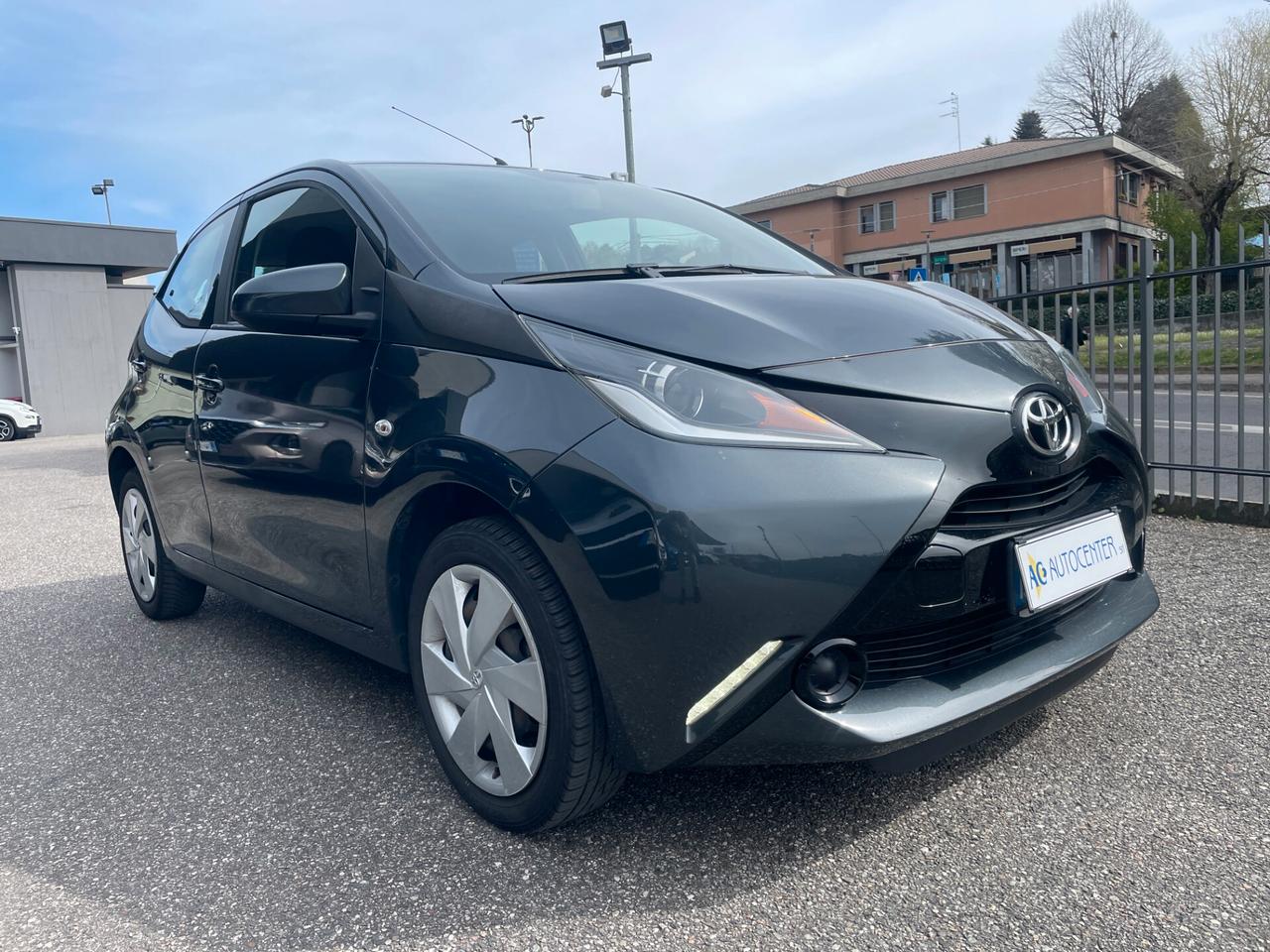Toyota Aygo 1.0 VVT-i 69 CV 5 porte x-play