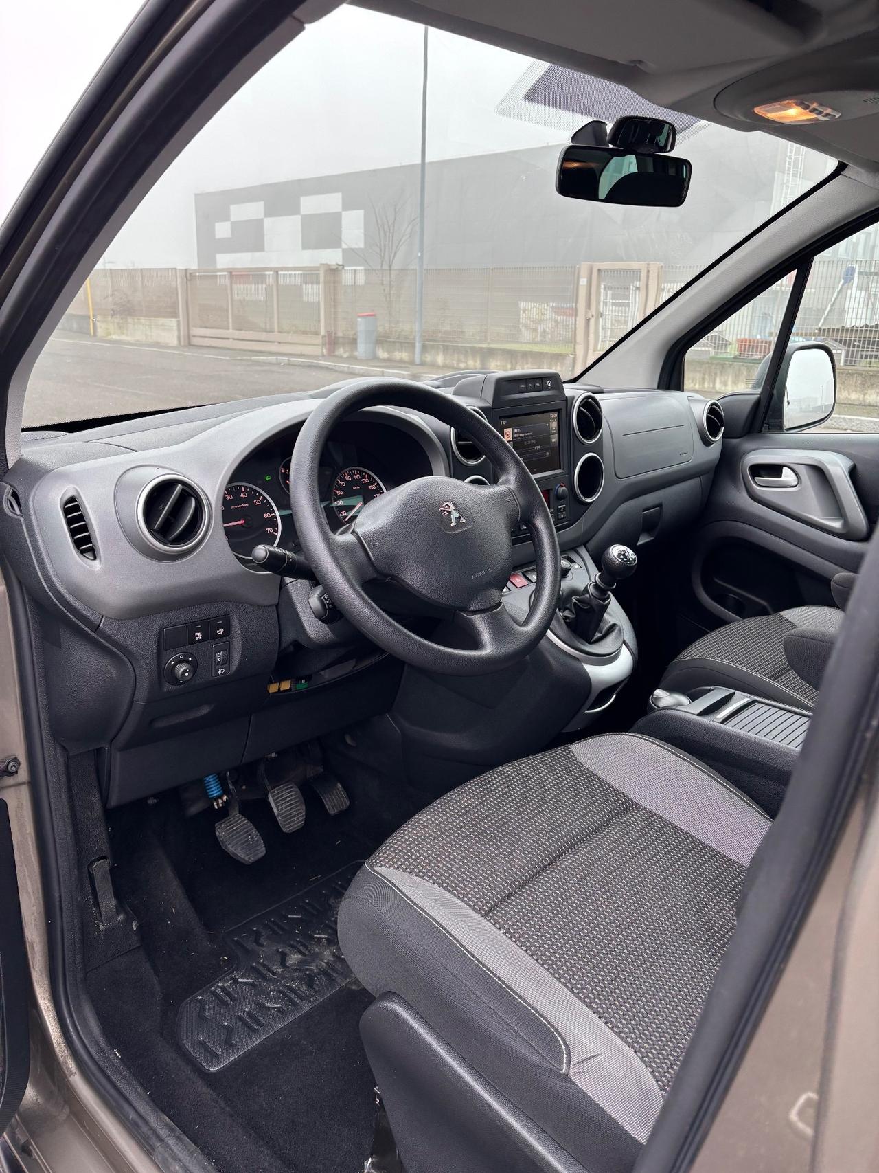 Peugeot Partner Tepee BlueHDi 120 S&S Outdoor