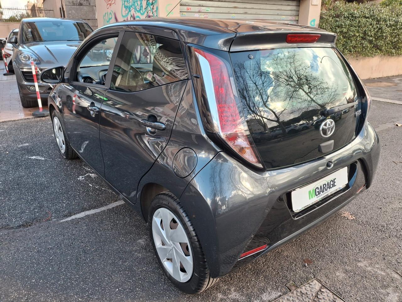 Toyota Aygo 1.0 VVT-i 69 CV 5 porte x-play MMT