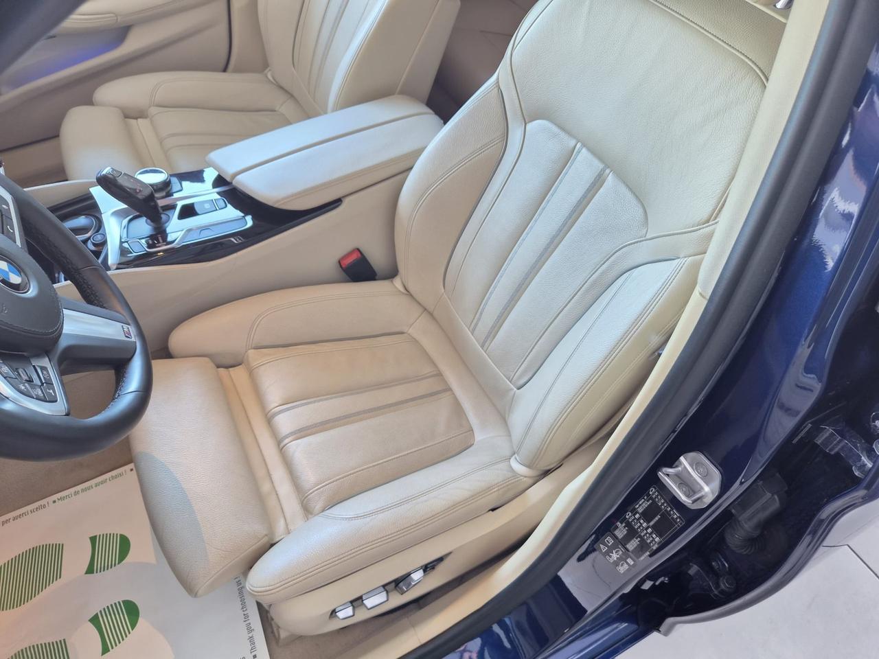 Bmw 530d xDrive Luxury 265cv STRAFUL !!