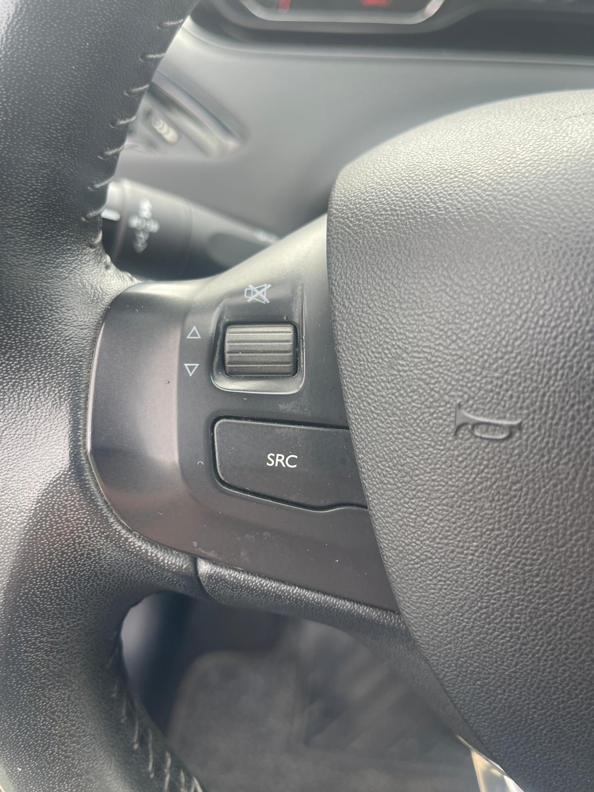 Peugeot 208 PureTech 82 5 porte Allure CERCHI CLIMA CRUISE MULTIFUNZIONE BLUETOOTH NAVIGATORE