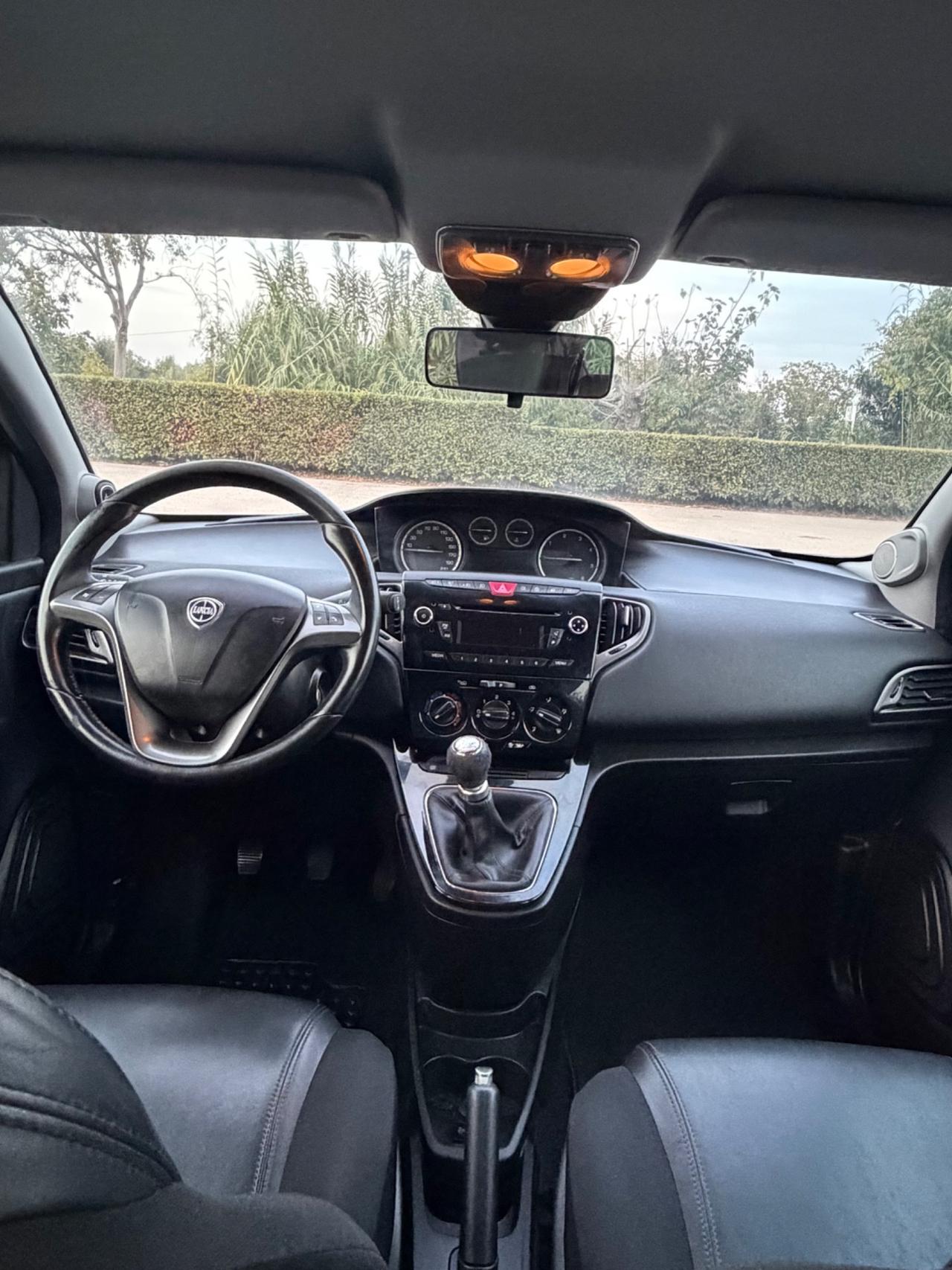 Lancia Ypsilon 1.3 MJT 95 CV 5 porte Platinum