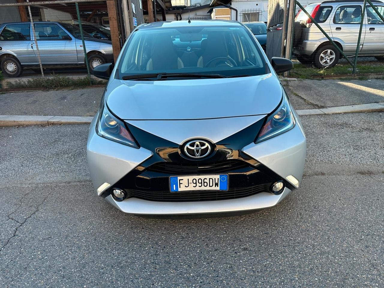 Toyota Aygo 1.0 VVT-i 69 CV 5 porte x-cool TSS MMT