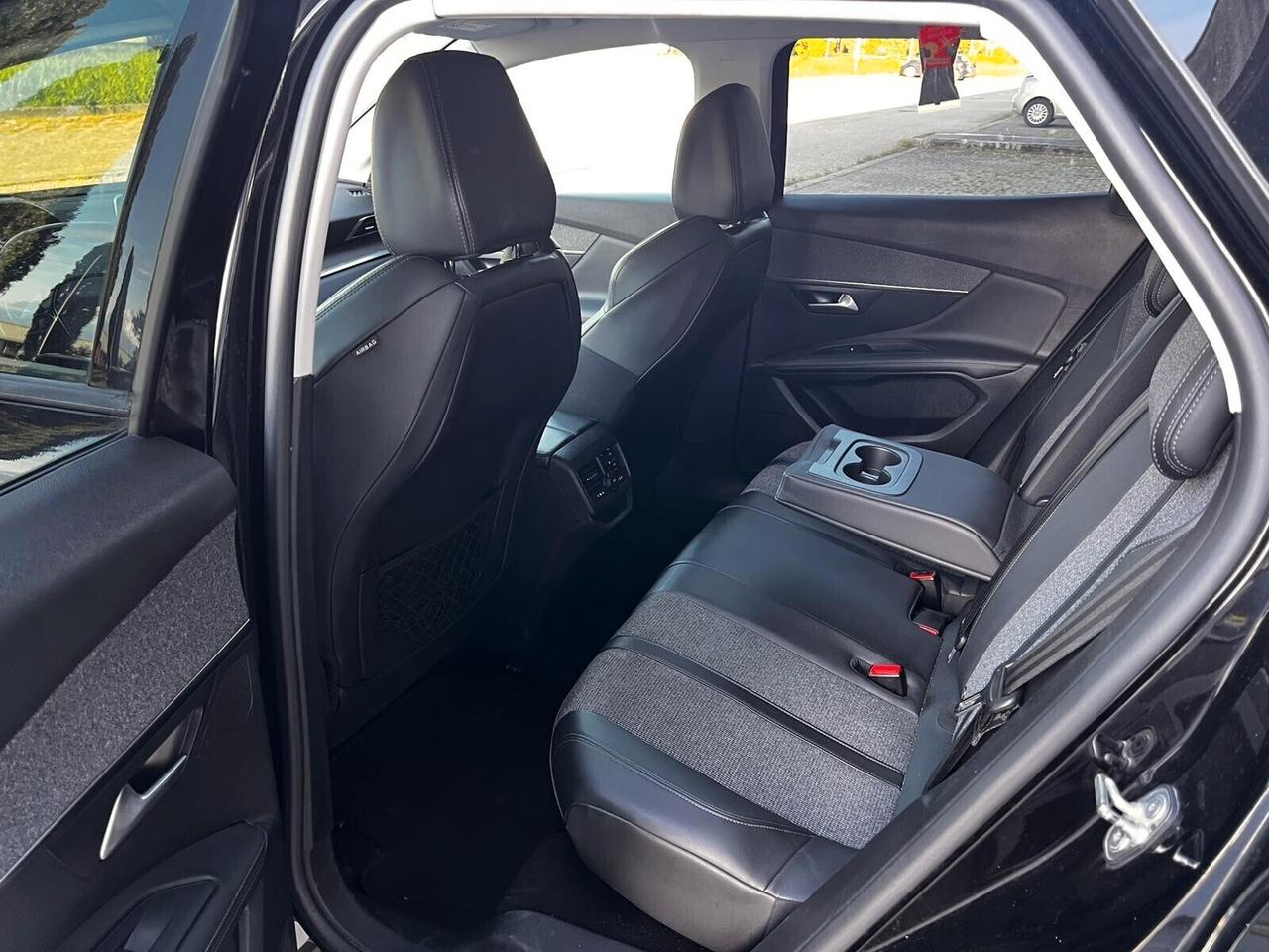 Peugeot 3008 BlueHDi 130 S&S Allure