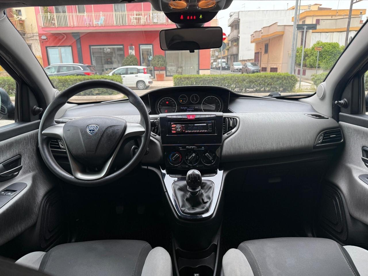 Lancia Ypsilon 1.2 69 CV 5 porte S&S Silver