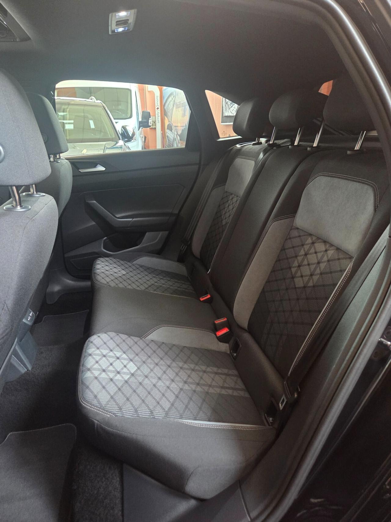 Volkswagen Taigo 1.0 TSI 110 CV DSG R-Line