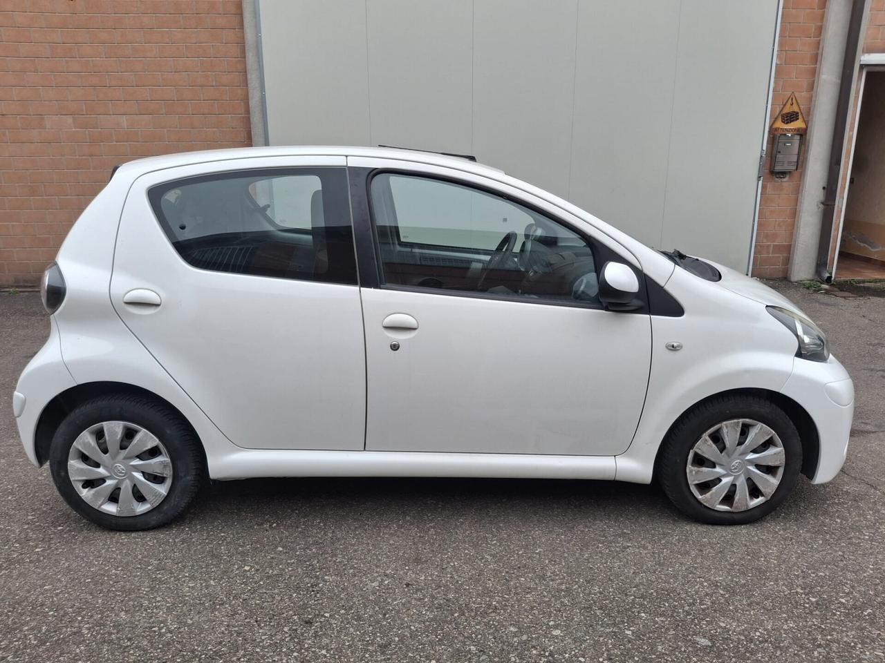 Toyota Aygo 1.0 12V VVT-i 5 porte Cool Soda Connect