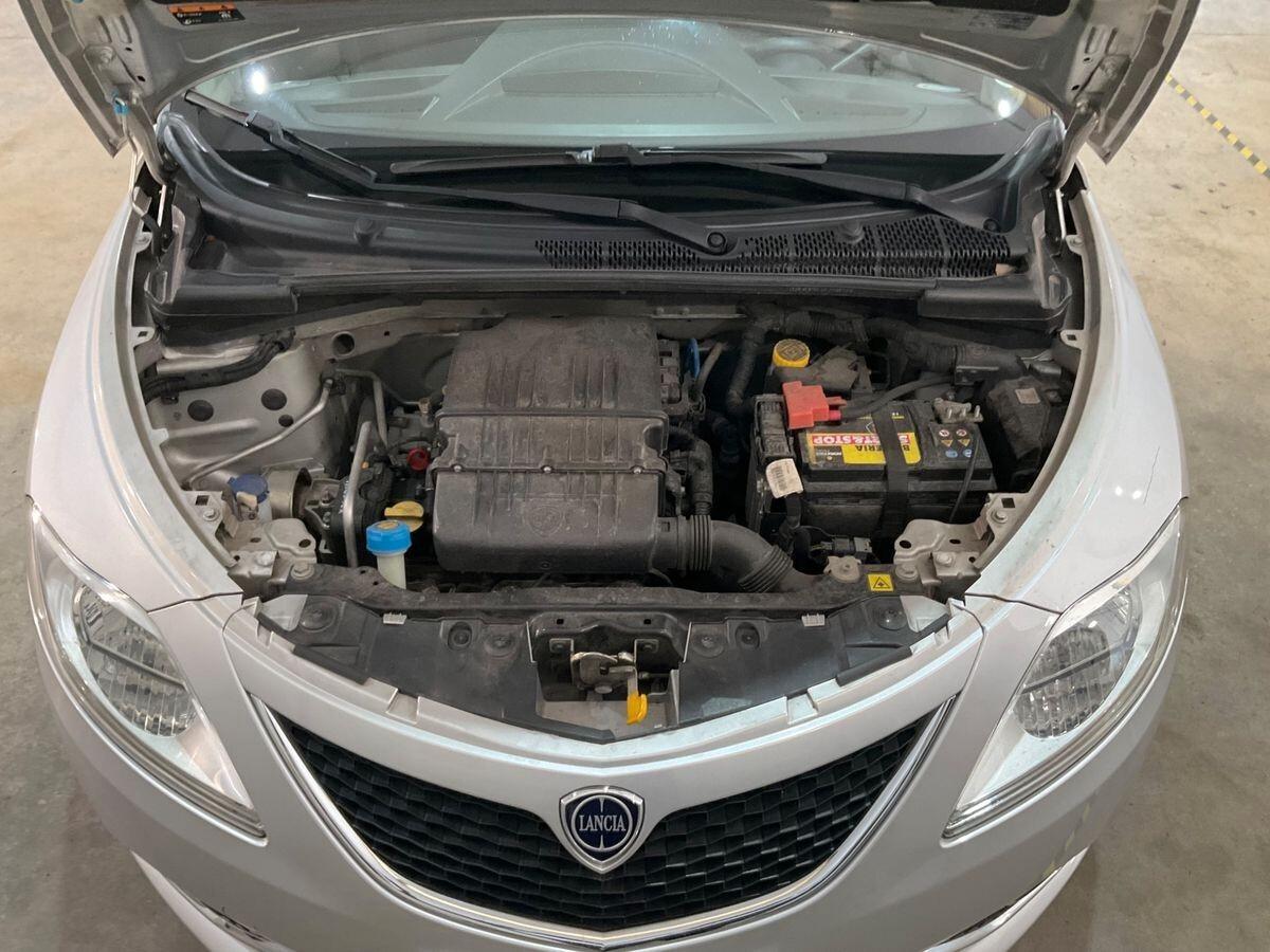 Lancia Ypsilon 1.2 69 CV 5 porte Silver