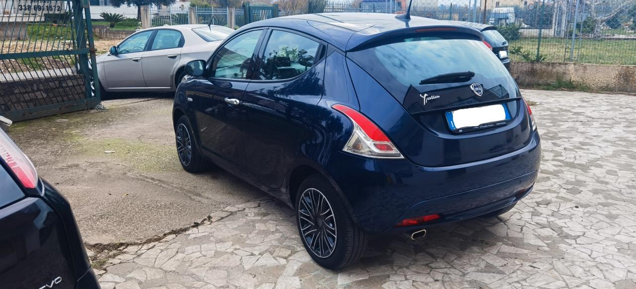 Lancia Ypsilon 1.0 FireFly 5 porte S&S Hybrid Ecochic A. Ferretti