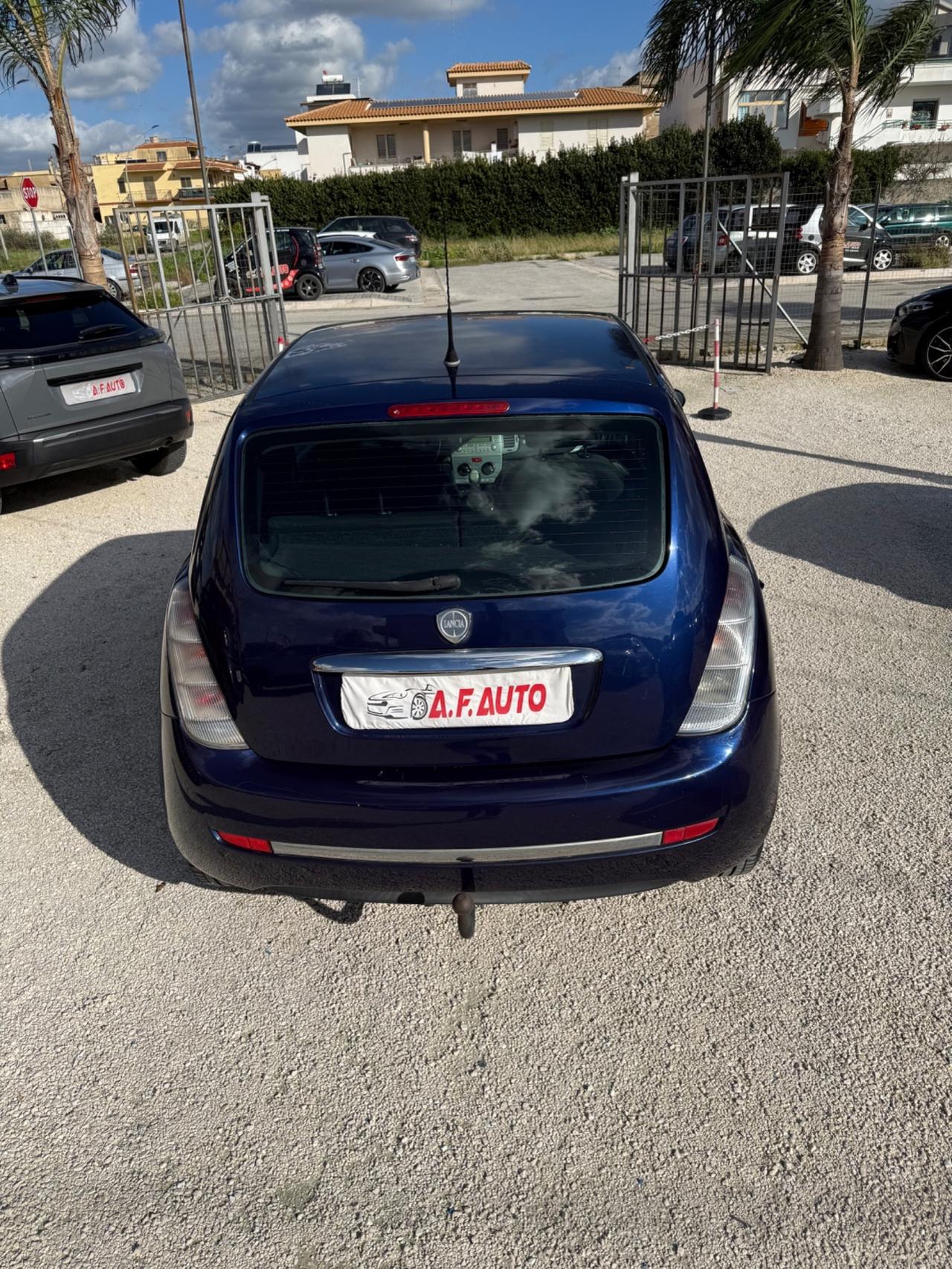 Lancia Ypsilon 1.3 MJT 90 CV DPF Sport MomoDesign