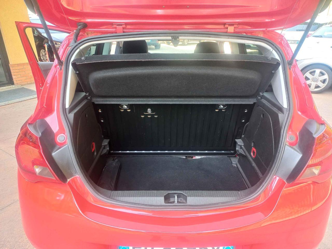 Opel Corsa 1.2 Coupé b-Color