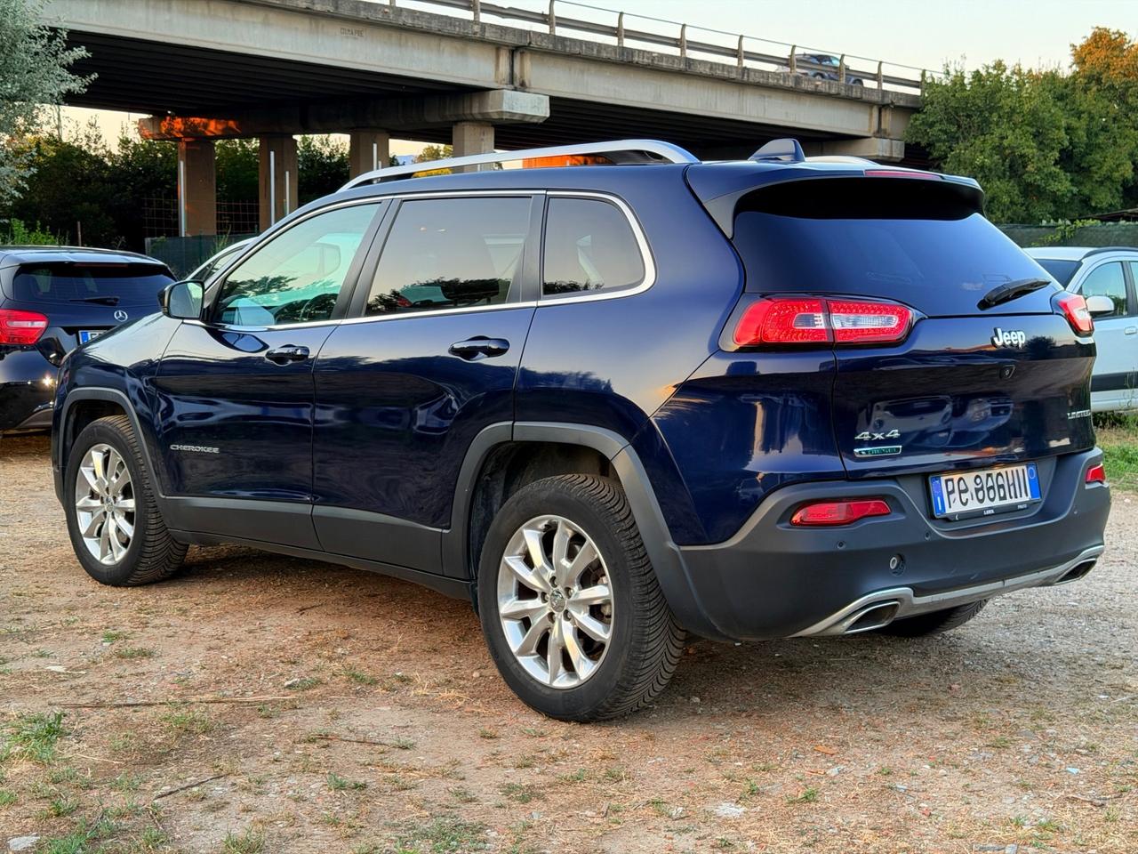 Jeep Cherokee 2.2 Mjt II 4WD Active Drive I Overland 200cv 2016