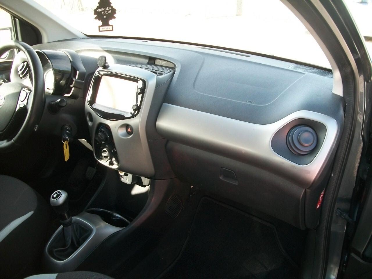 Toyota Aygo 1.0 VVT-i 69 CV 5 porte x-clusiv MMT SI NEOPATENTATI GARANZIA UN ANNO KM124585