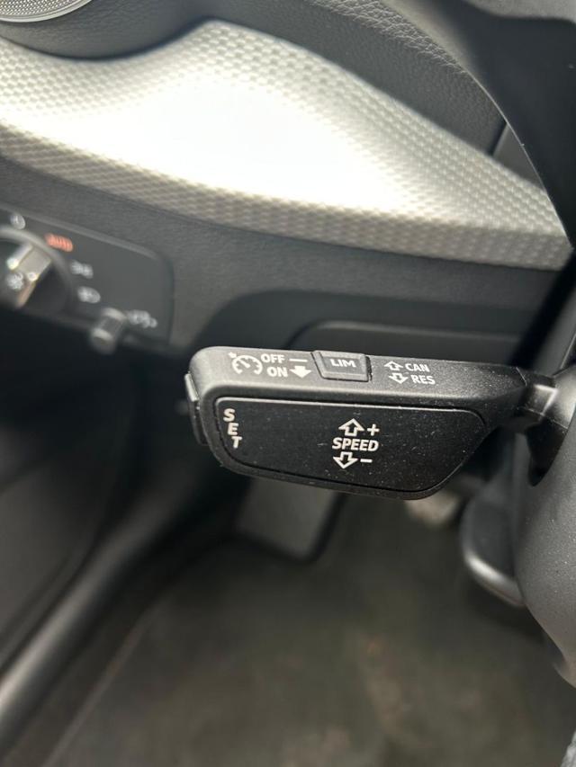 AUDI Q2 35 TFSI Business Advanced