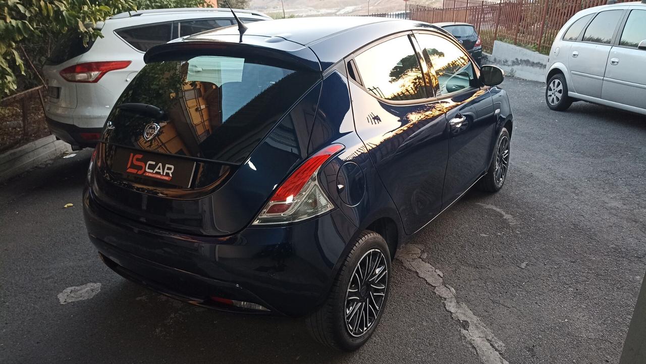 Lancia Ypsilon 1.2 69 CV 5 porte S&S Gold