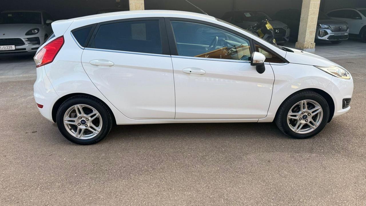 Ford Fiesta 1.5 TDCi 75CV Titanium led keyless
