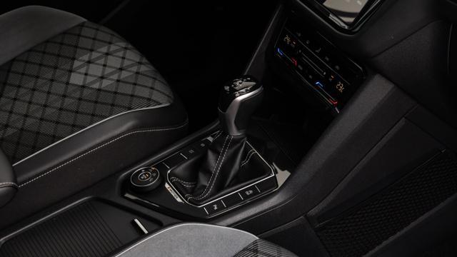 VOLKSWAGEN Tiguan 2.0 TDI SCR DSG 4MOTION R-Line UNIPRO