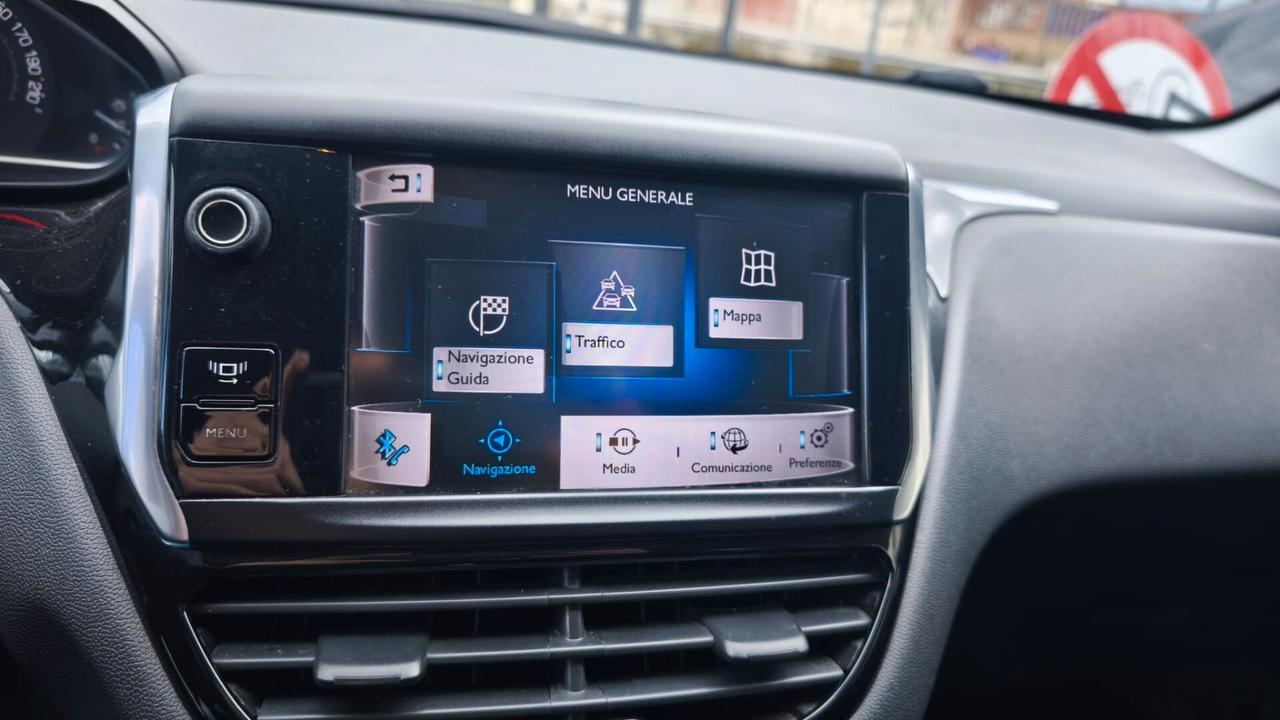 Peugeot 208 1.4 e-HDi 68 CV S&S robotizzato 3 porte Active