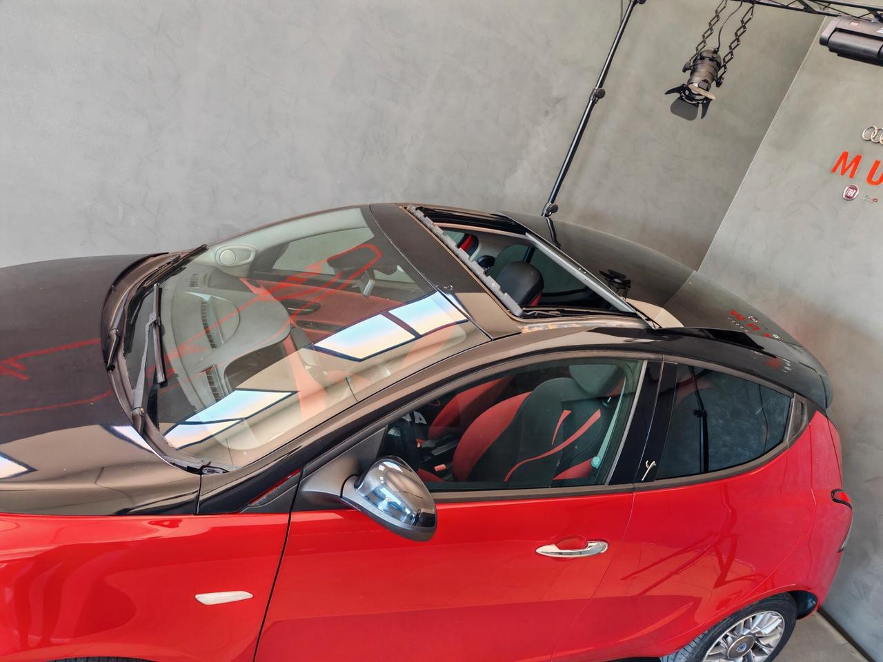 Lancia Ypsilon 1.2 69 CV 5 porte S&S Black&Red