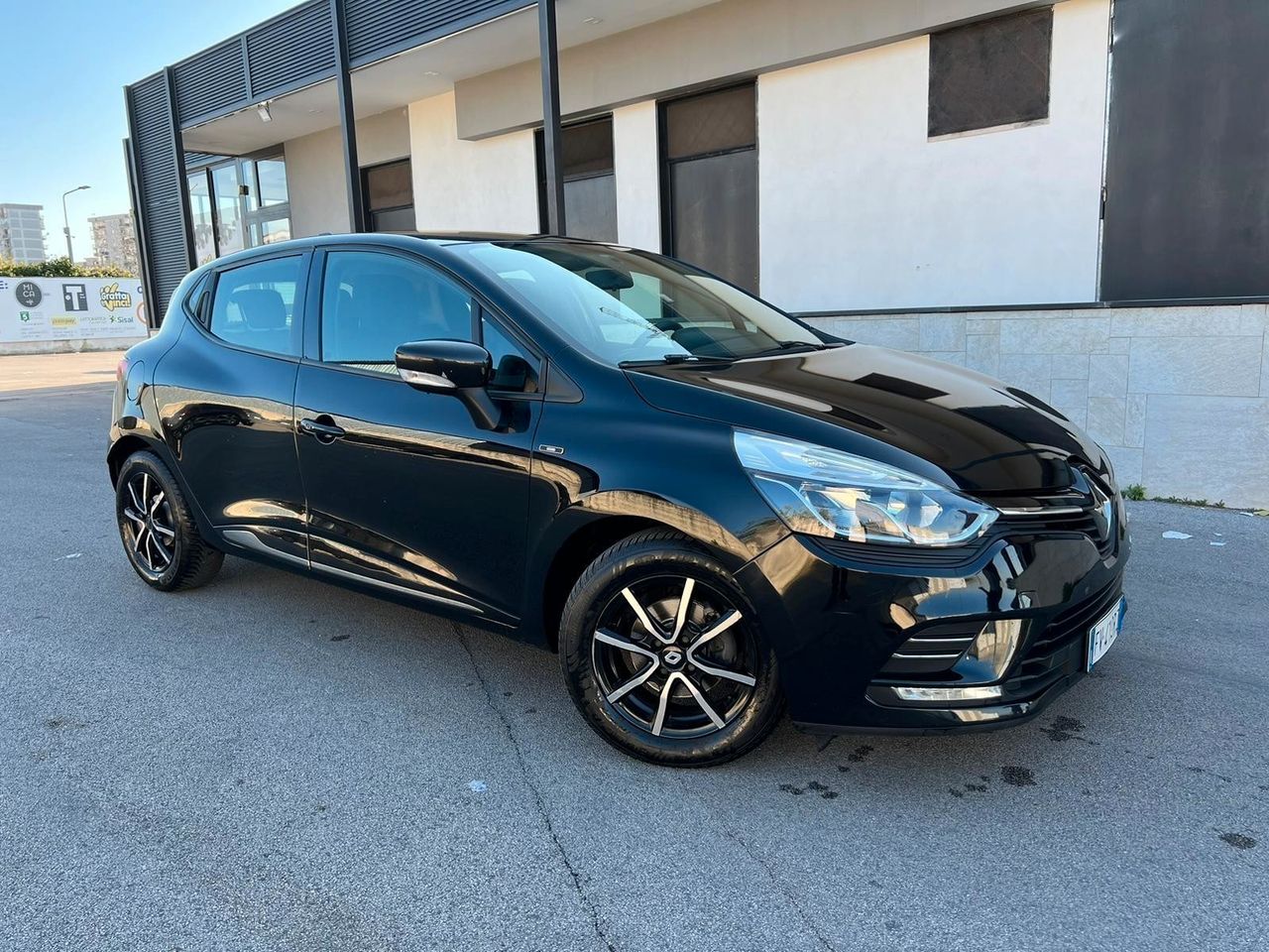 Renault Clio 1.5 dCi 75CV 5p. Moschino Intens per Neopatentati