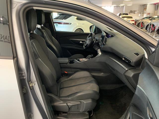 PEUGEOT 3008 Hybrid 225 e-EAT8 Allure Pack