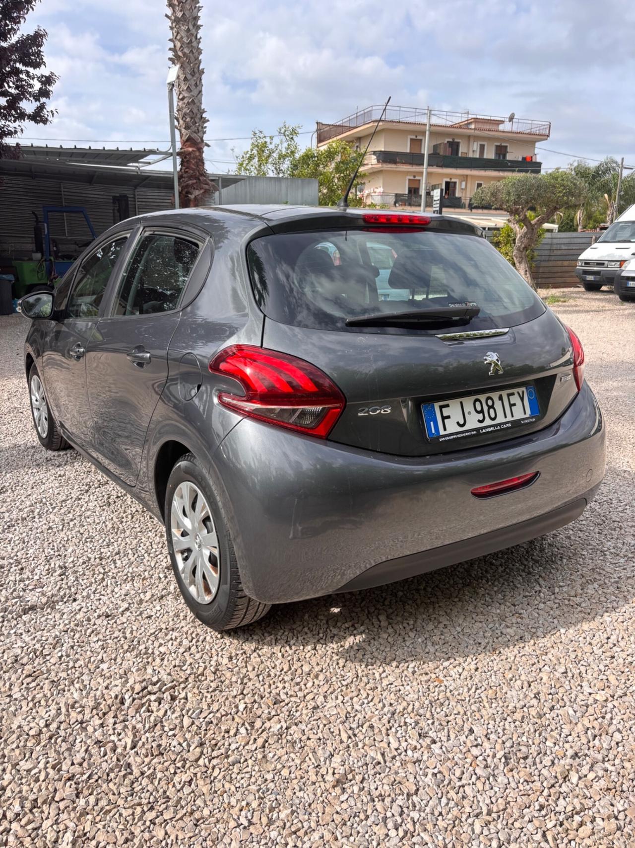 Peugeot 208 1.2 benzina 5 porte
