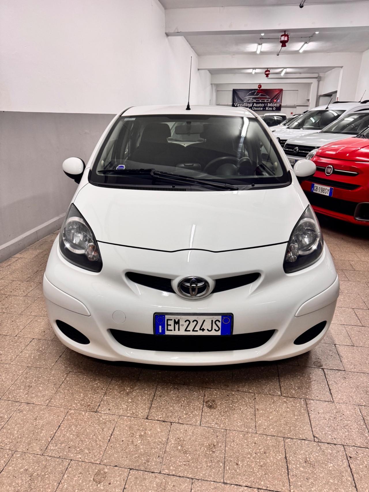 Toyota Aygo 1.0 68 Cv 5 Porte Lounge - 2012