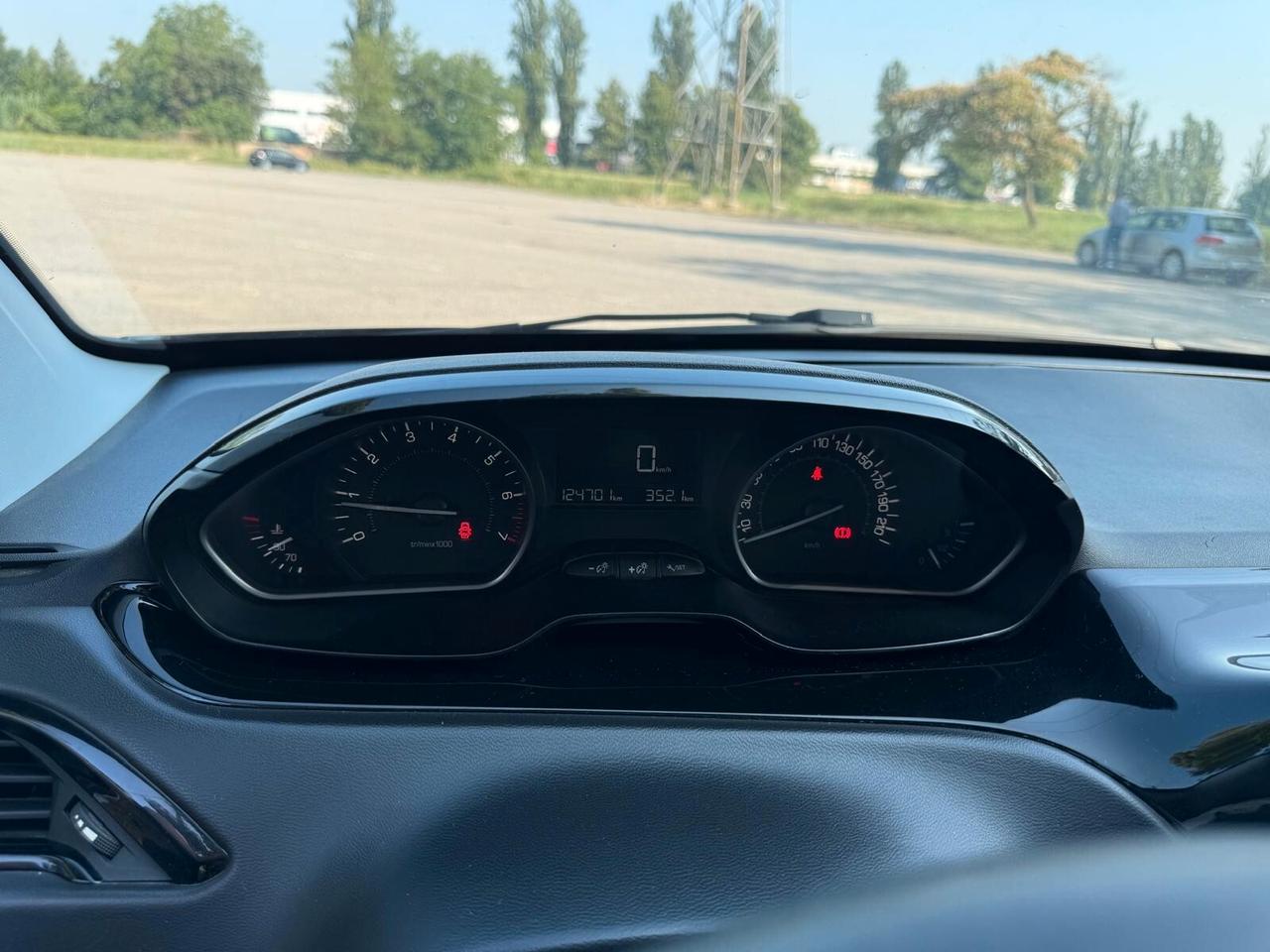 Peugeot 208 PureTech 82 5 porte Allure NEO PATENTATI