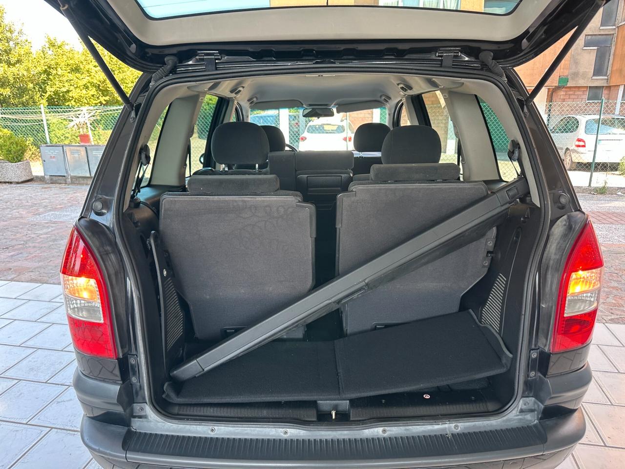 Opel Zafira 2.0 DTI 7 POSTI (12 RATE)