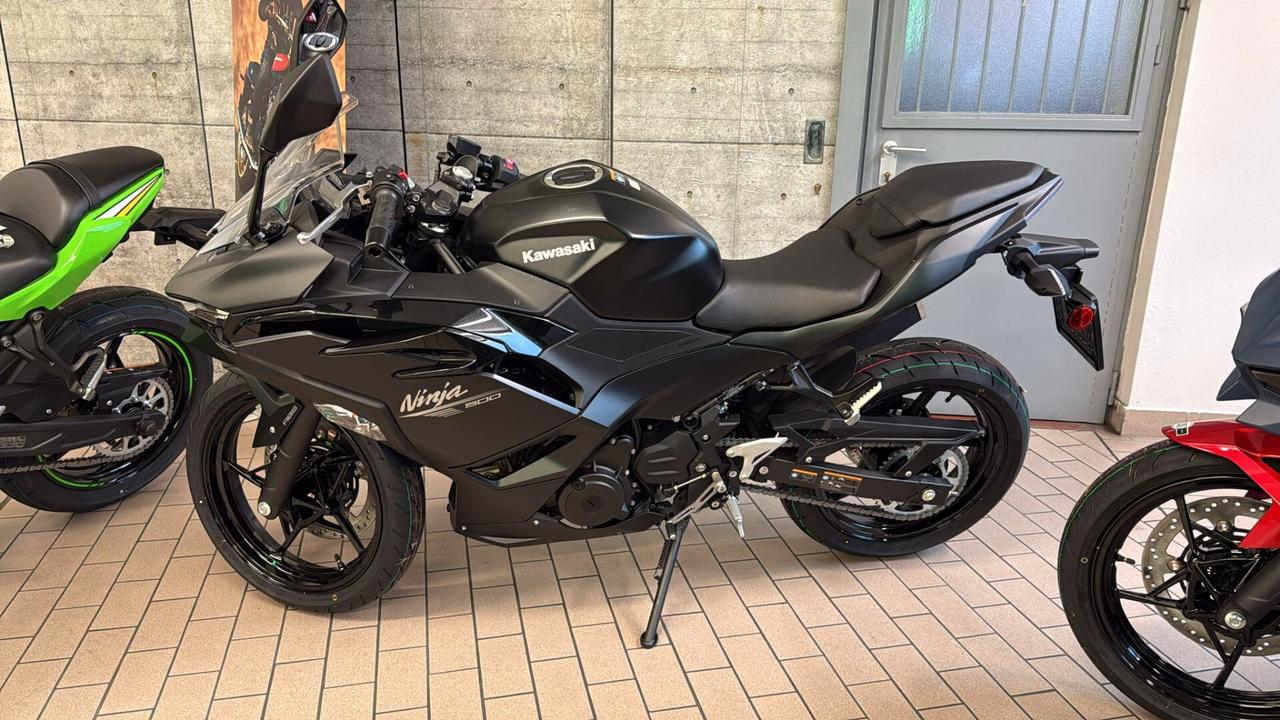 Kawasaki Ninja 500 MY 2026