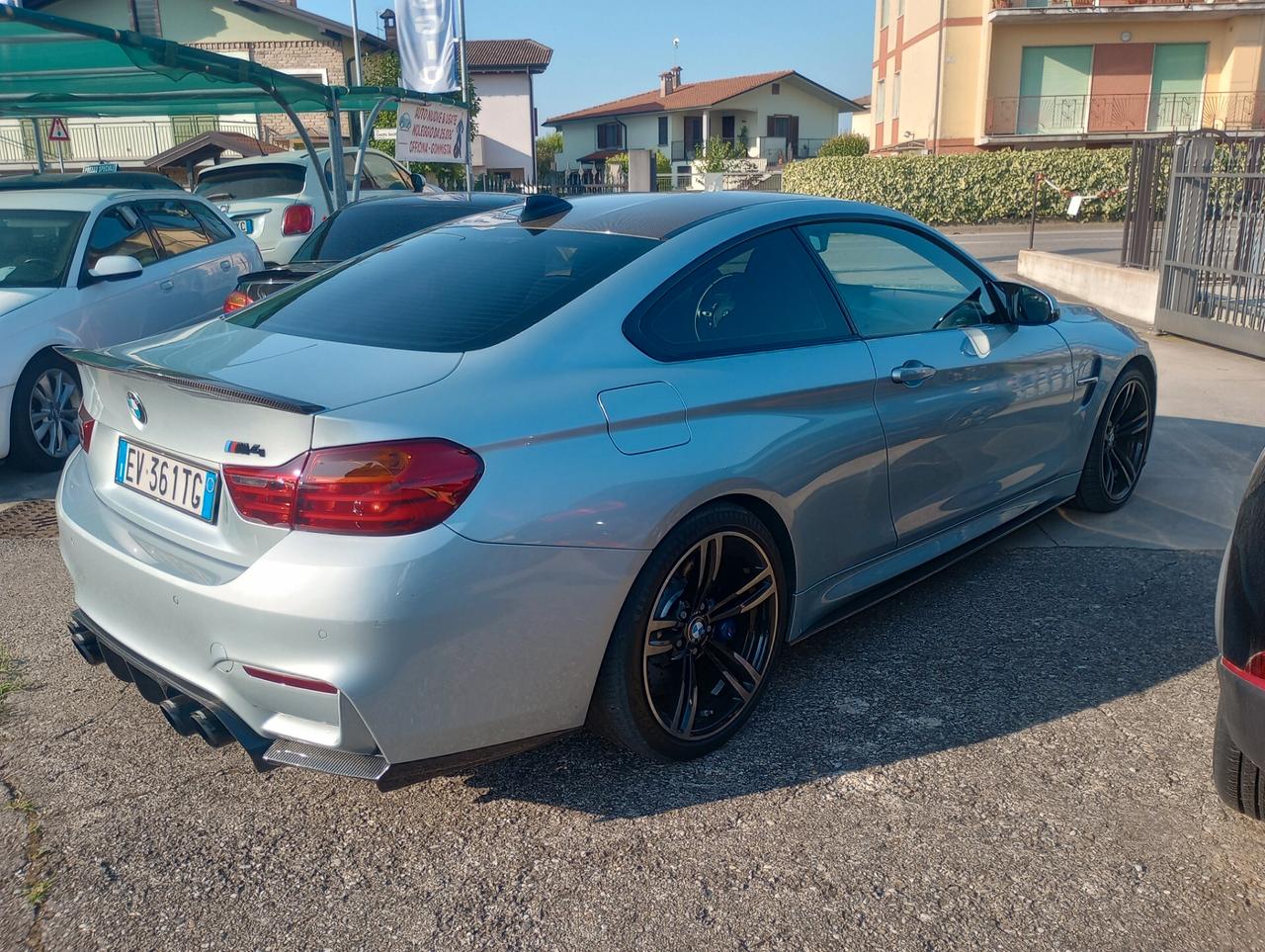 Bmw M4 DKG, Akrapovic