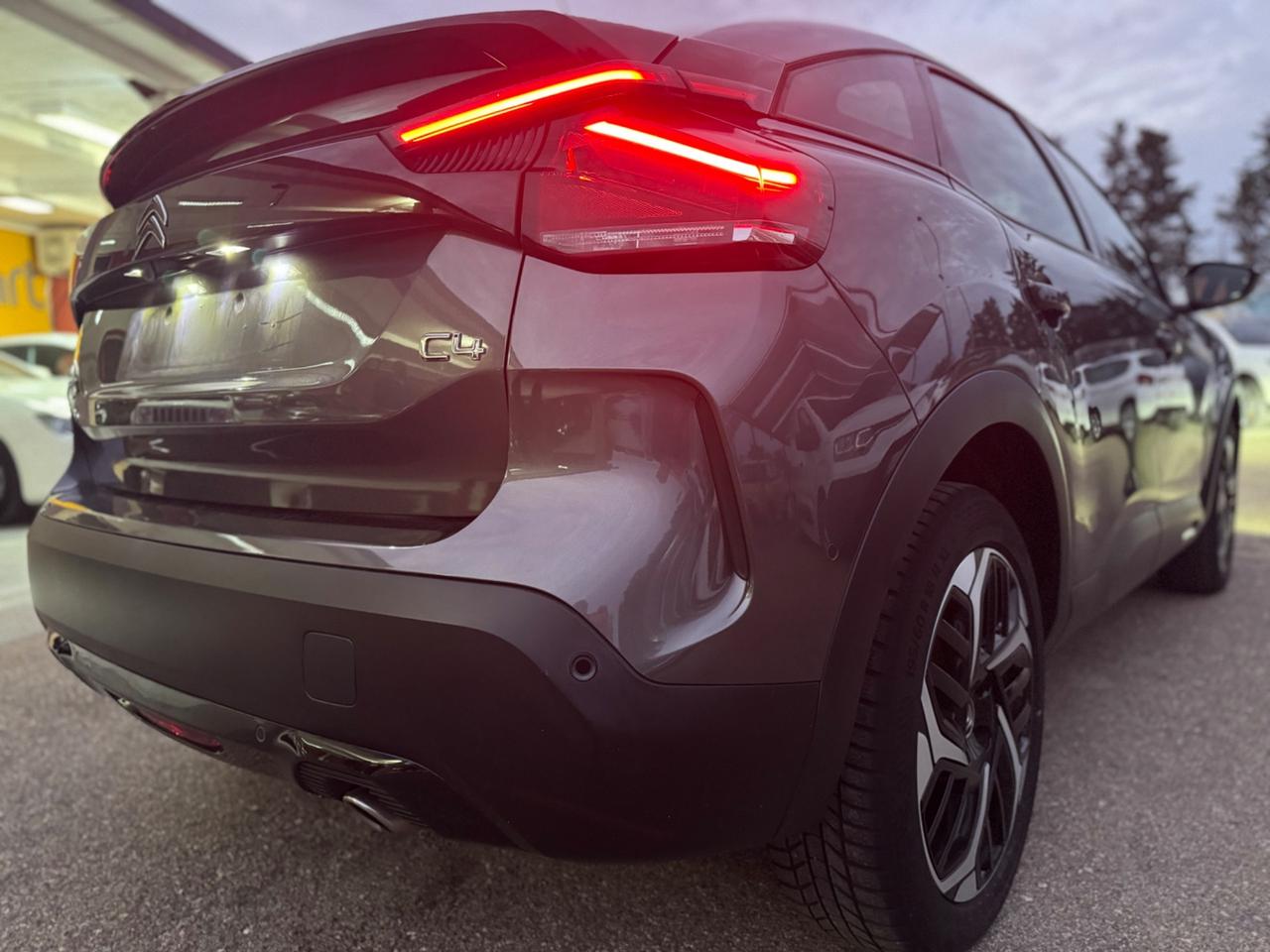 Citroen C4 BlueHDi 130 EAT8 Shine retrocam Sensori 360