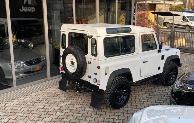 LAND ROVER Defender 90 2.2 TD4 Station Wagon