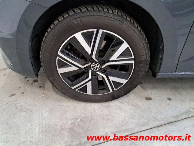 VOLKSWAGEN Touran 2.0 TDI 150 CV SCR DSG Executive BMT in arrivo