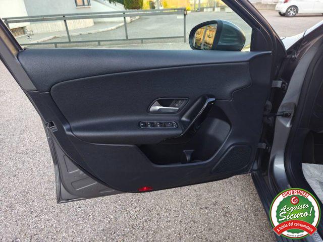 MERCEDES-BENZ A 180 d Automatic Premium
