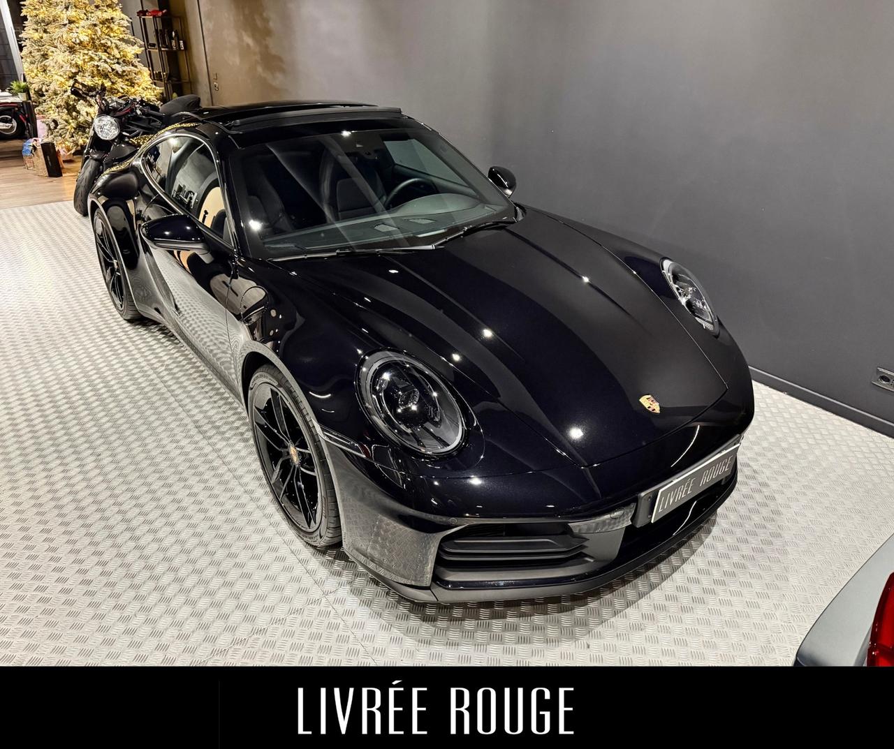 Porsche 911 Carrera 992 . 2