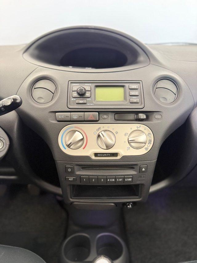 TOYOTA Yaris 1.3i 16V cat 3 porte Sol