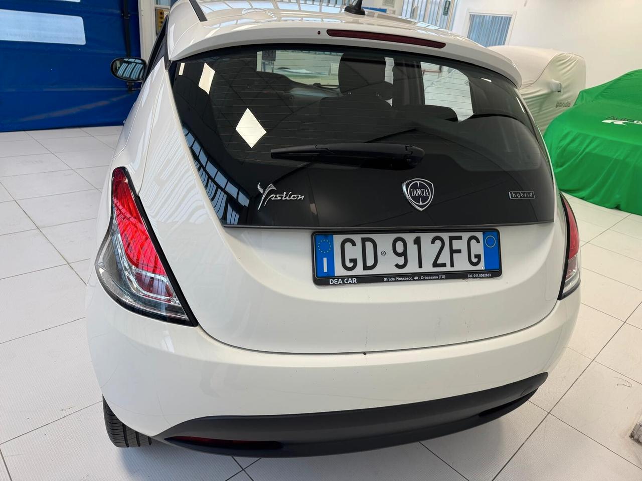 Lancia Ypsilon 1.0 FireFly 5 porte S&S Hybrid Ecochic Silver