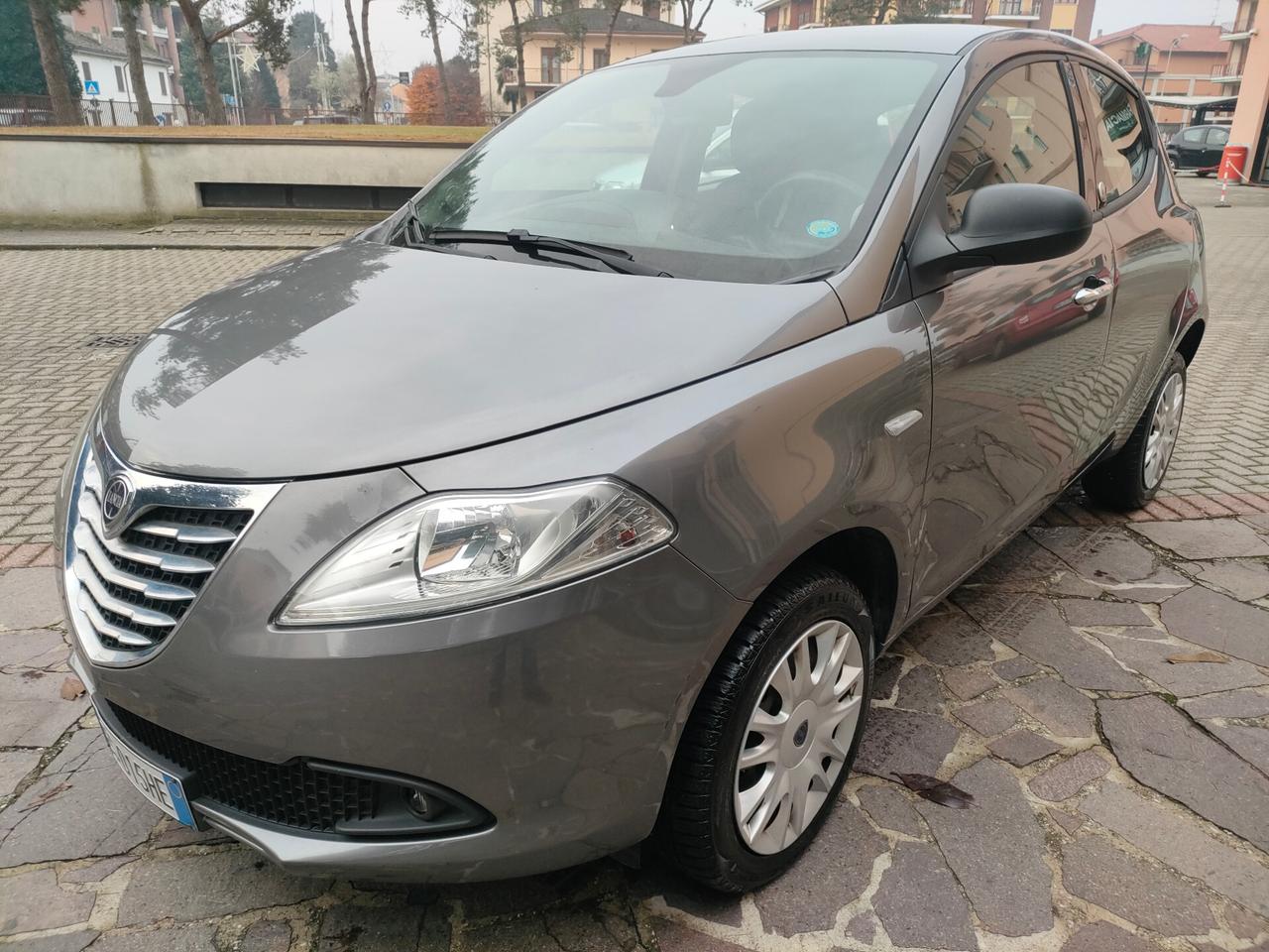 Lancia Ypsilon 0.9 TwinAir 85CV Ecochic Gold