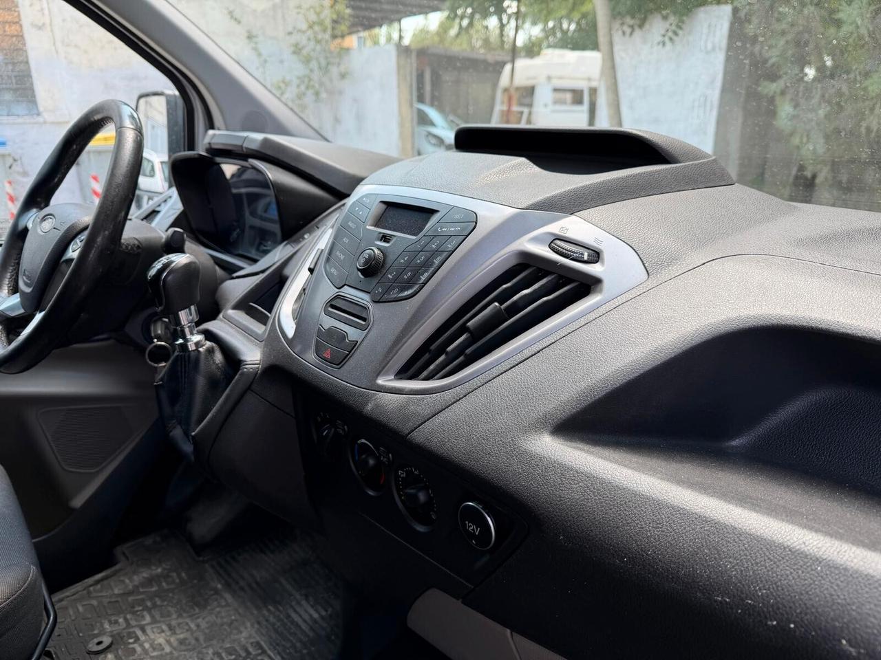 Ford Transit Custom 6 posti con coibentazione