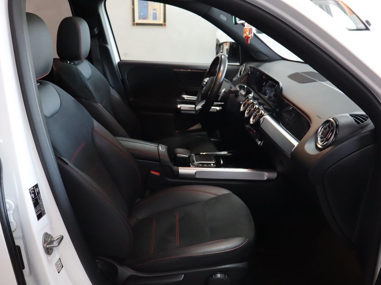 Mercedes-Benz GLB 200 Premium GLB 200 D #10288