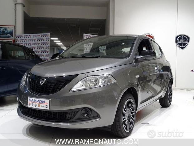 Lancia Ypsilon 1.0 FireFly 5 porte S&S Hybrid Oro