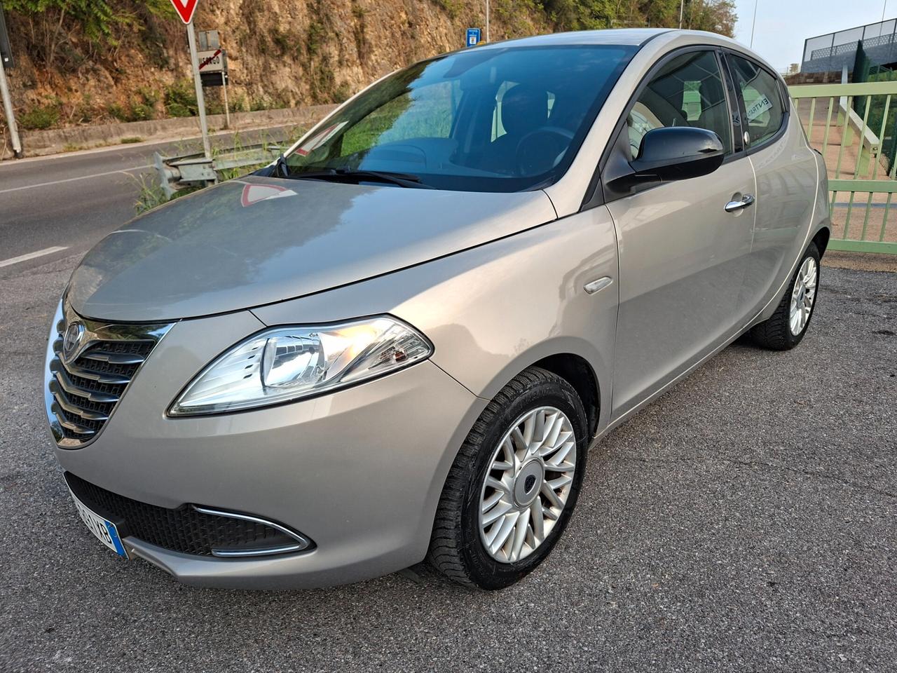 Lancia Ypsilon 1.2 GPL FINO AL 2034 / DA NEOPATENTATI / EURO 6