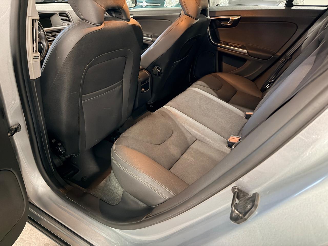 Volvo V60 DRIVe Powershift Momentum