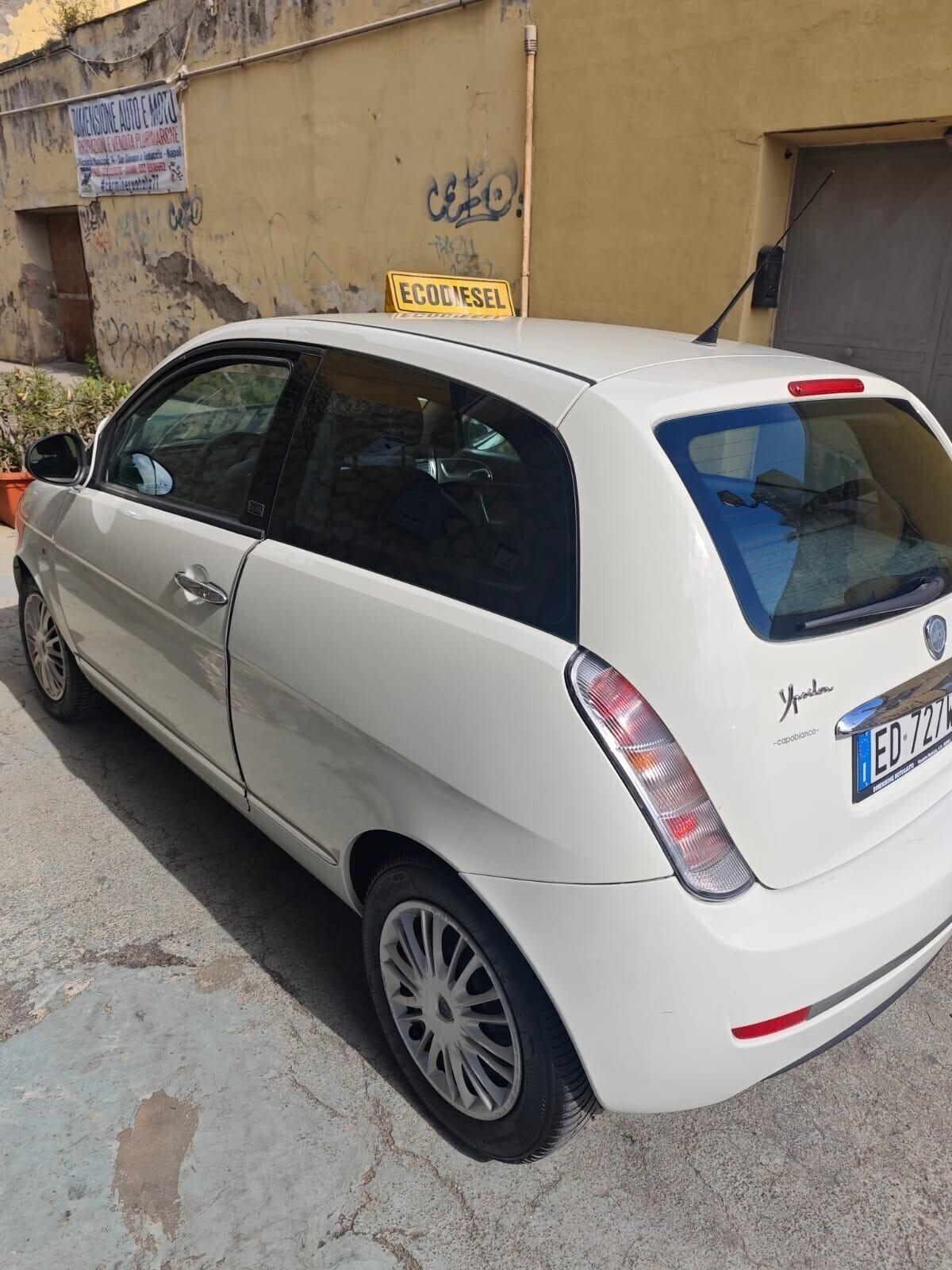 Lancia Ypsilon 1.3 MJT 75 CV Versus