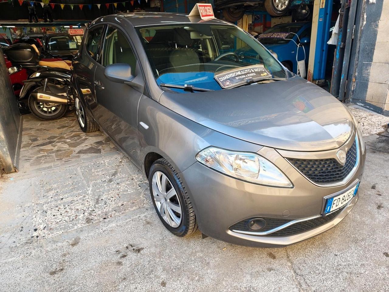 Lancia Ypsilon 1.2 69 CV 5 porte Silver