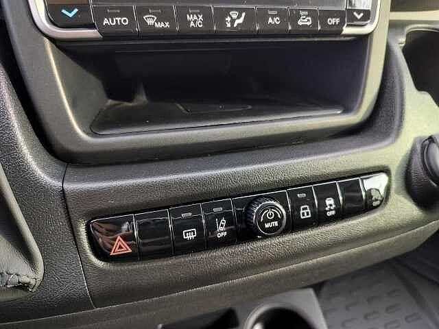 Peugeot Boxer 335 2.2 BlueHDi 140 L2 H2 Furgone *KM Ø*